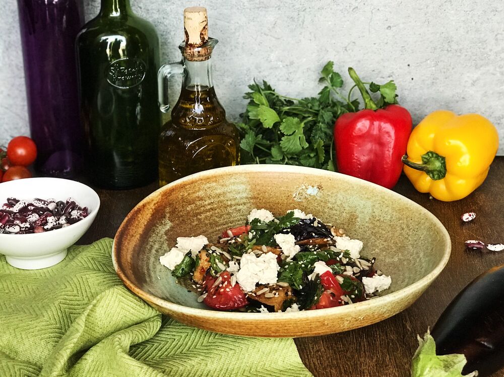 Warm salad with crispy eggplant and Tofu cheese