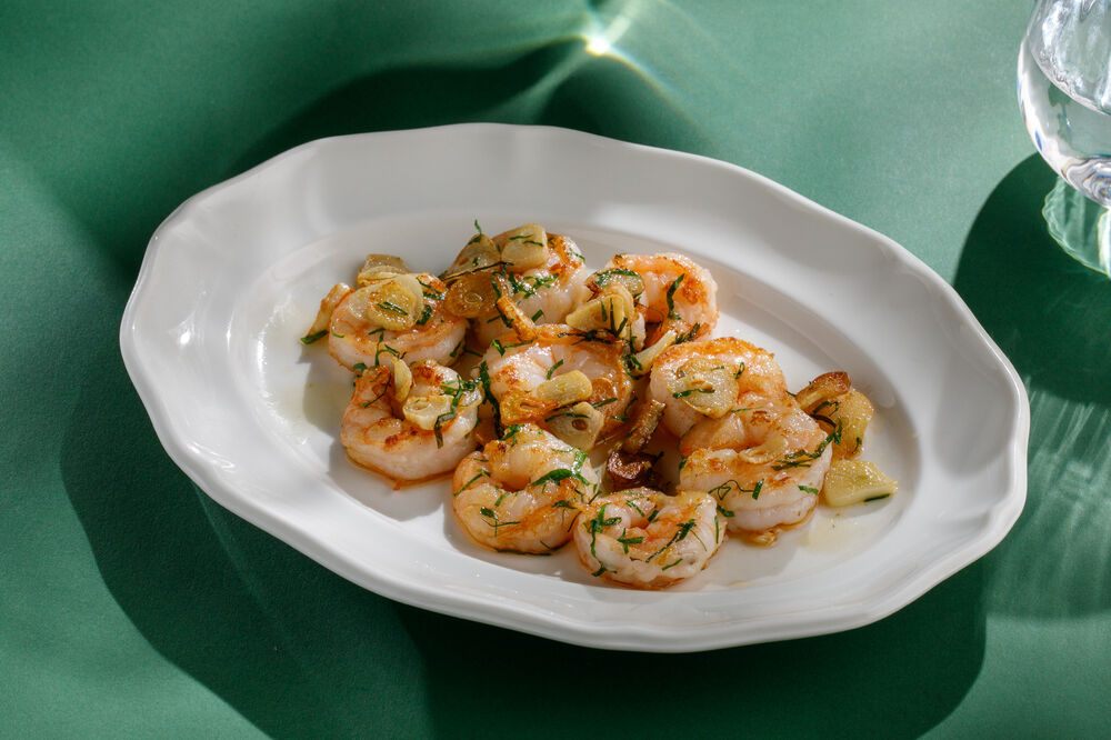 Fried shrimp with garlic
