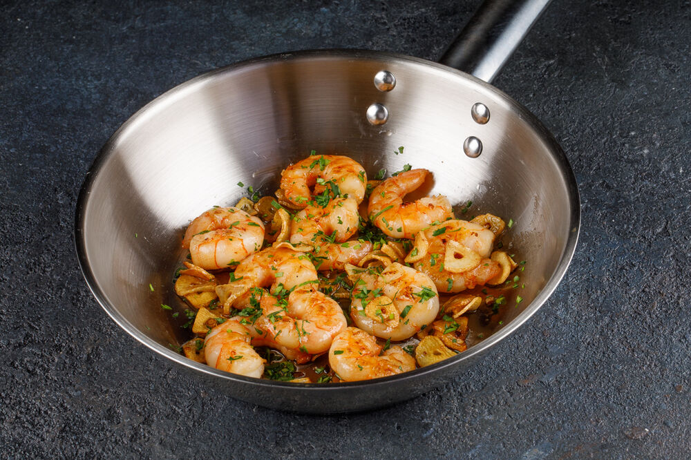Fried shrimp with garlic