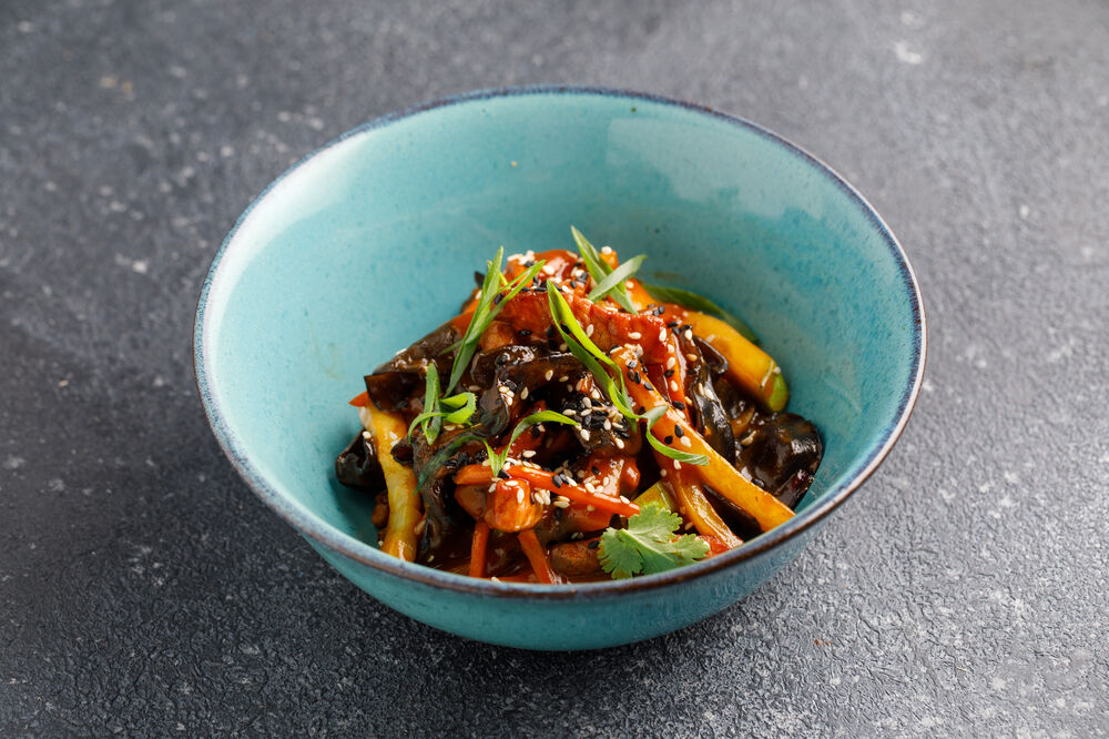 Wok with beef and vegetables