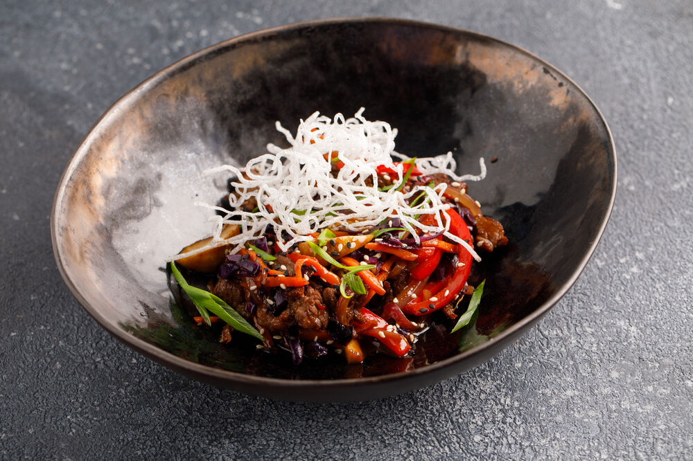Wok with chicken and vegetables