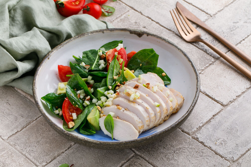 Salad with chiken and spinach