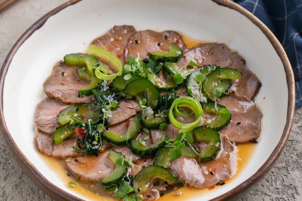 Roast beef with smashed cucumbers