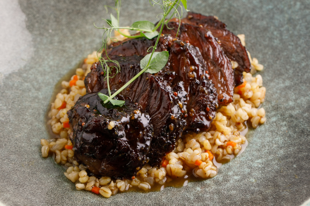 Cheeks with bulgur