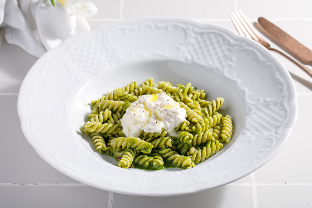 Linguine with pesto and stracciatella