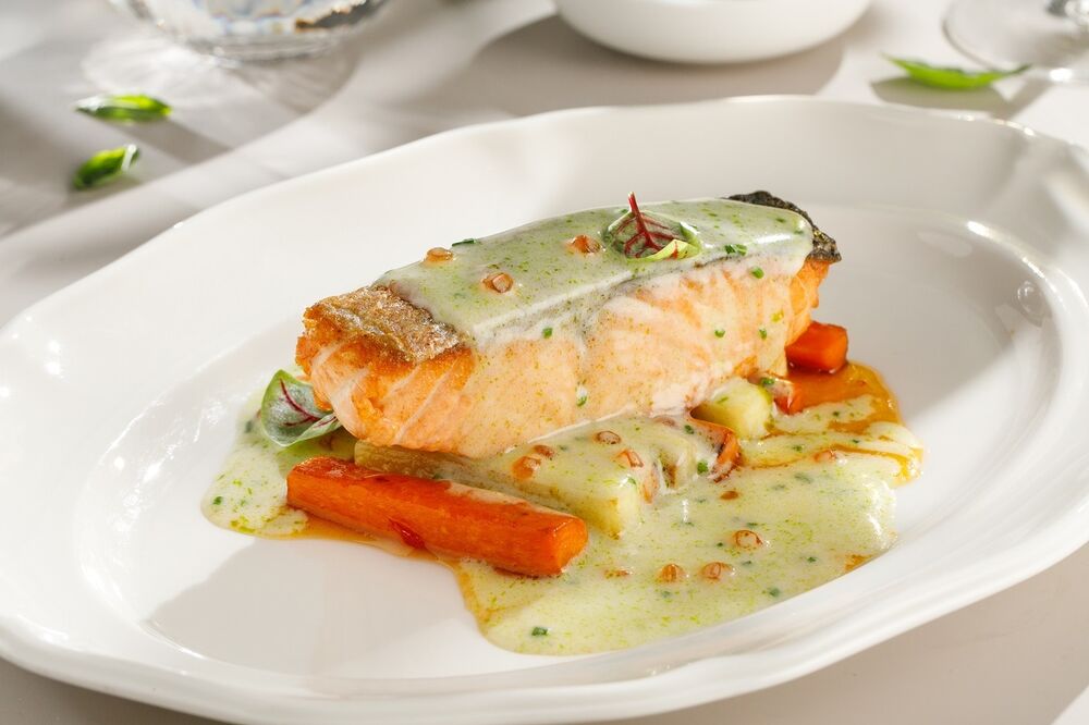 Salmon fillet with vegetables and creamy sauce