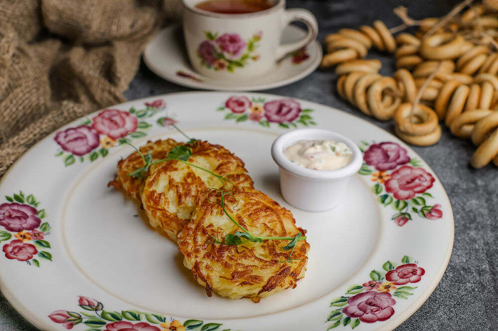 Potato pancakes with tartar sauce