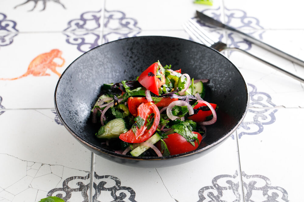 Georgian vegetable salad with spice