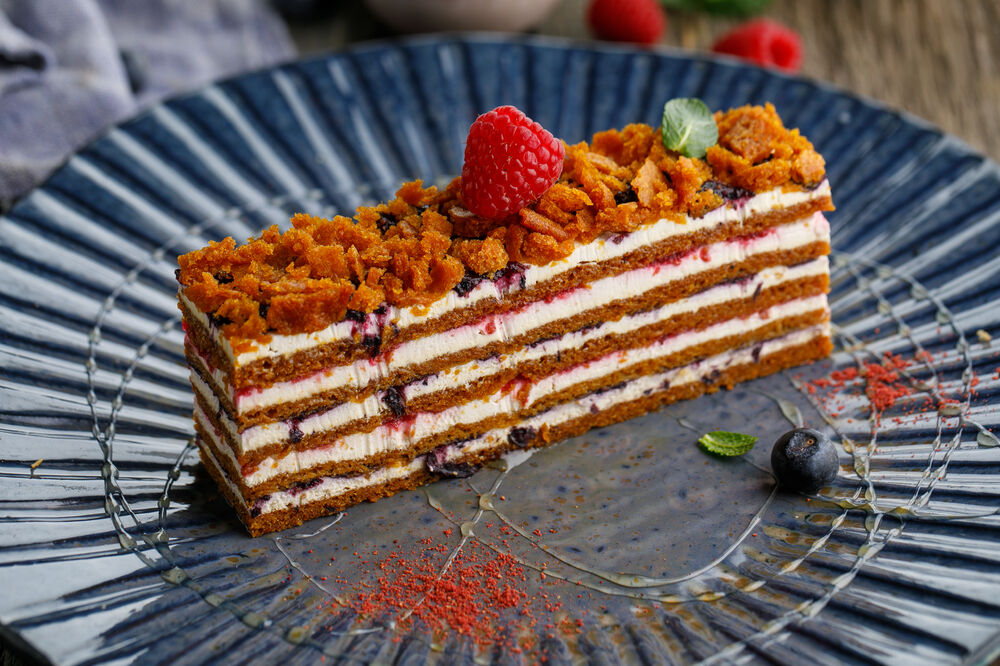Berry honey cake
