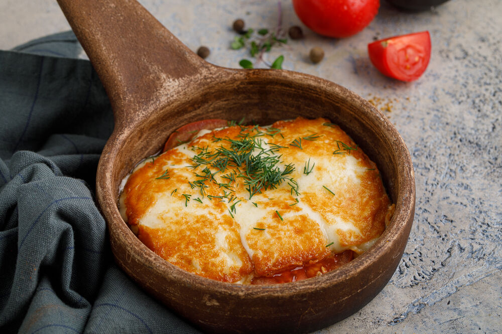 Fried Suluguni with tomatoes