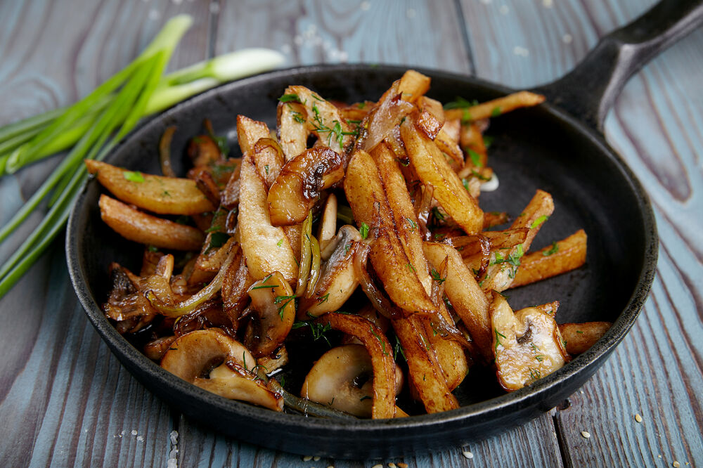 Fried potato with mushrooms