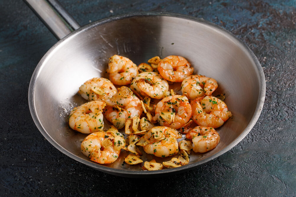 Pan fried schrimp with garlic
