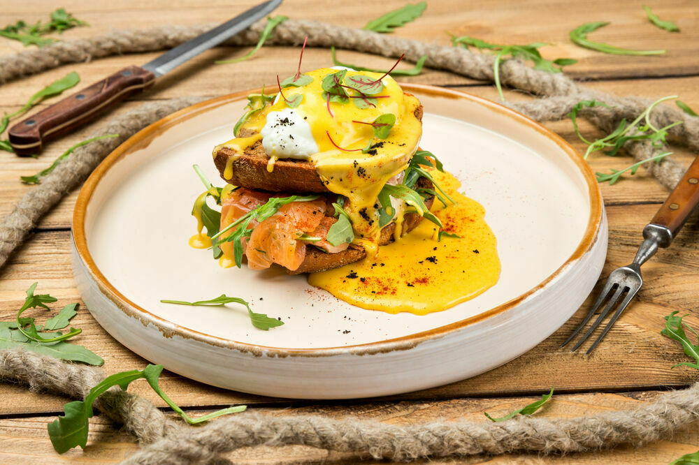 Egg benedict with smoked salmon