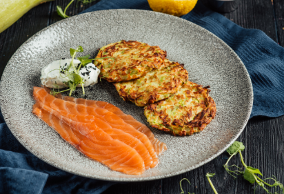 Zucchini fritters with a lightly salted salmon