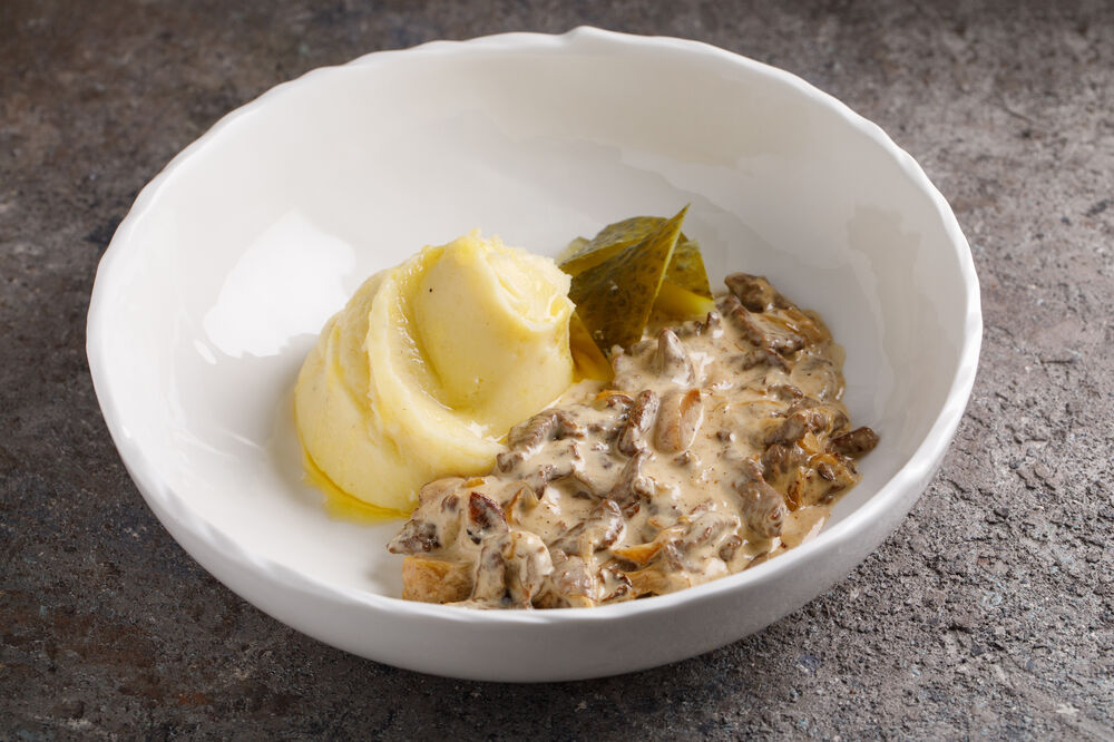 Beef stroganoff with mashed potatoes