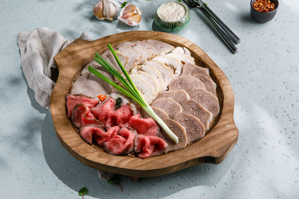 Cold cuts with horseradish sauce