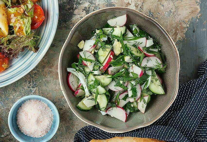 Salad from the garden with sour cream