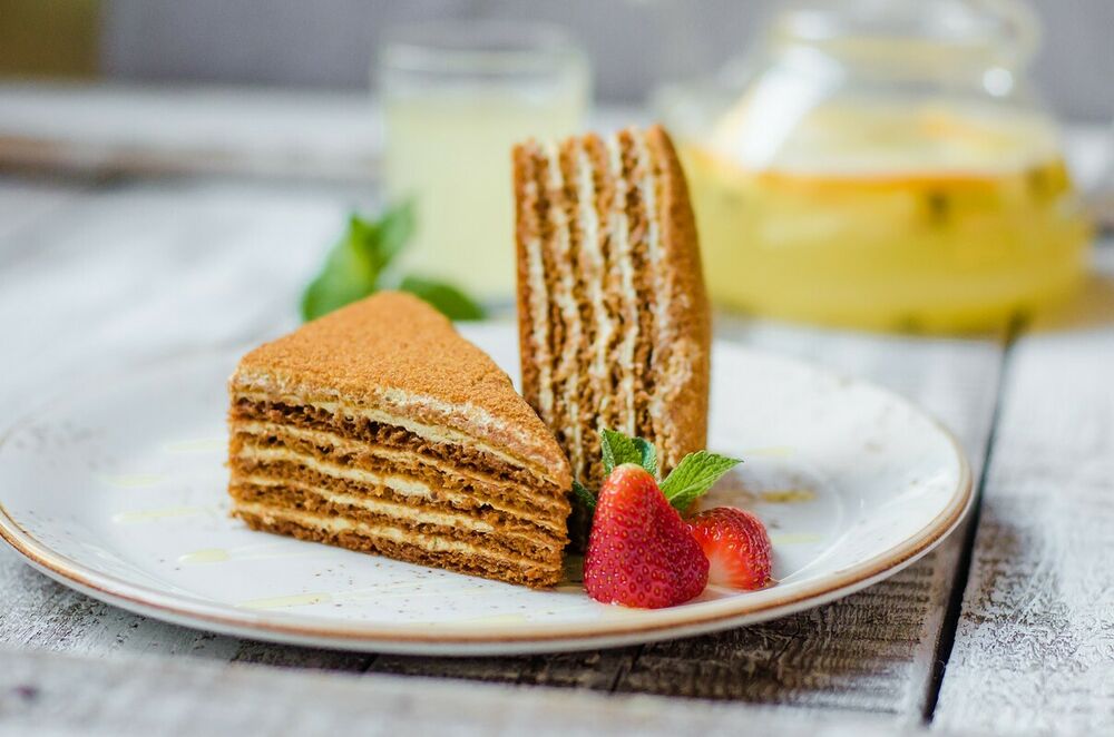 Honey cake 1 kg(by pre-order 2 days in advance)