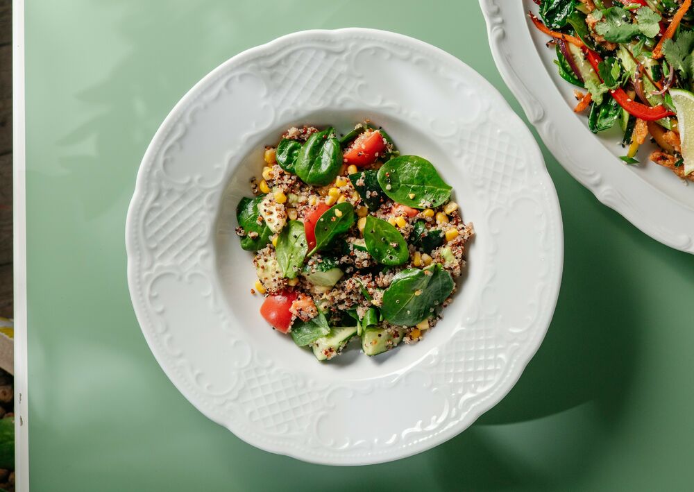 Warm salad with quinoa and vegetables