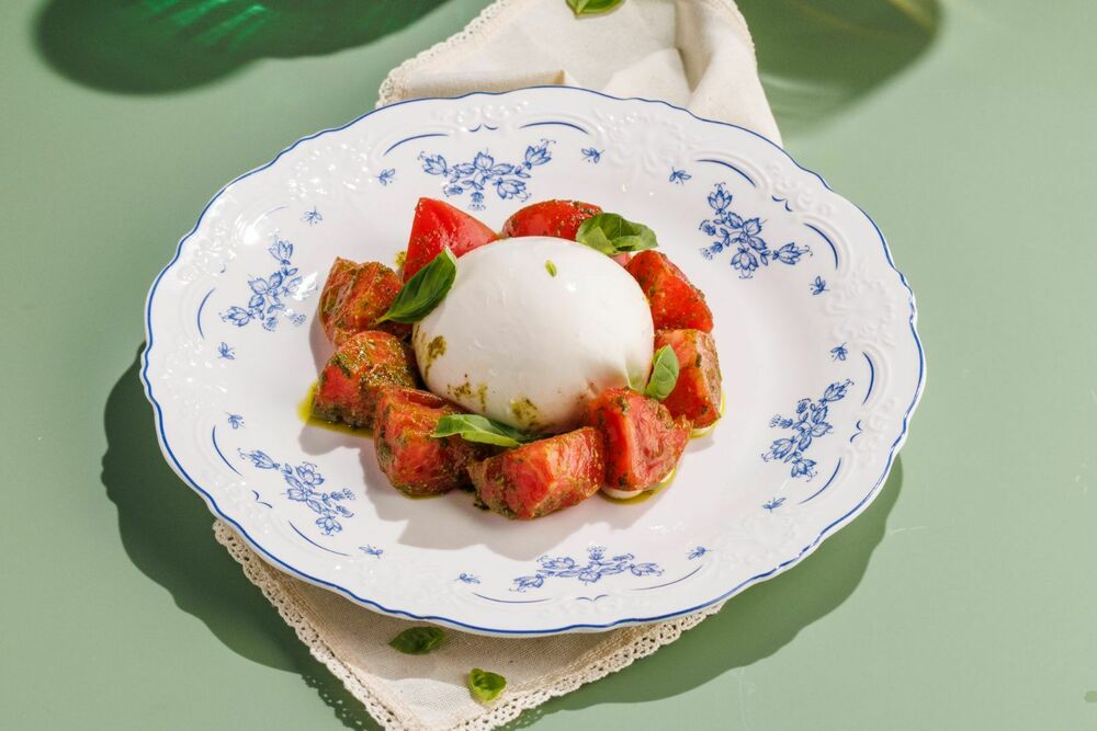 Burrata with tomatoes 
