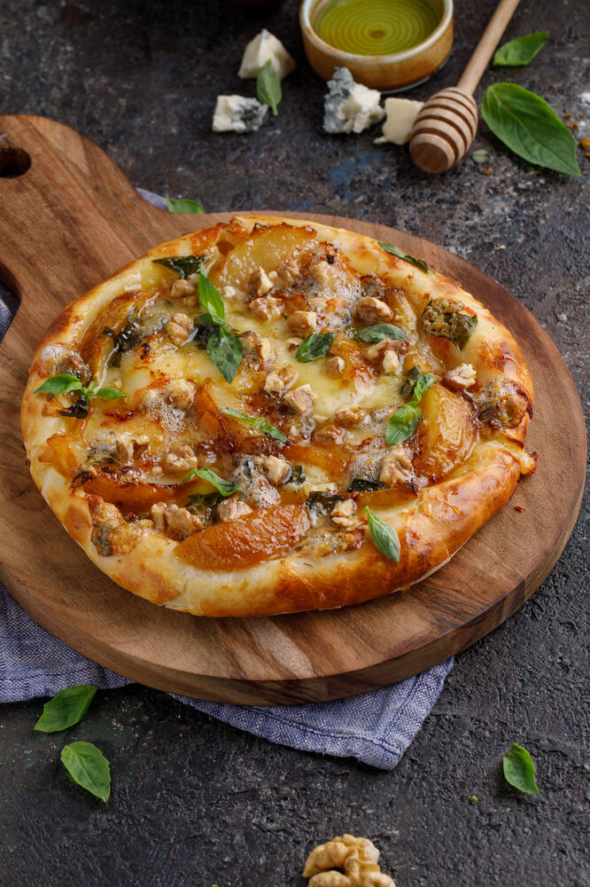 Khachapuri with pear and blue cheese