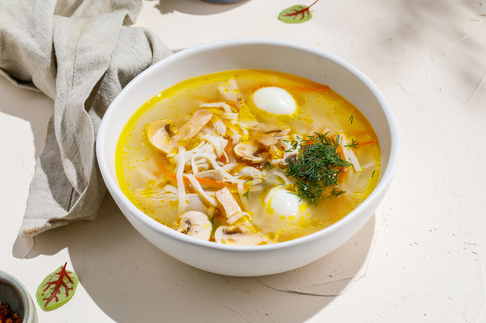 Домашний суп-лапша с курицей и грибами