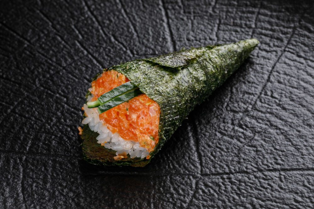  Hand roll with crab