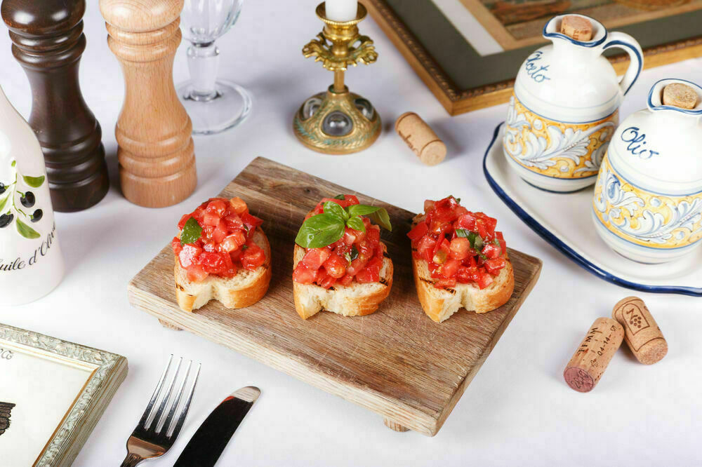 Bruschetta with tomatoes