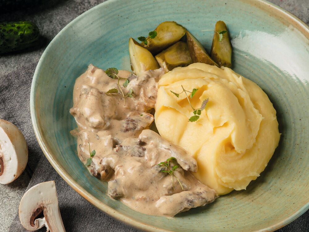 Beef stroganoff with mashed potatoes
