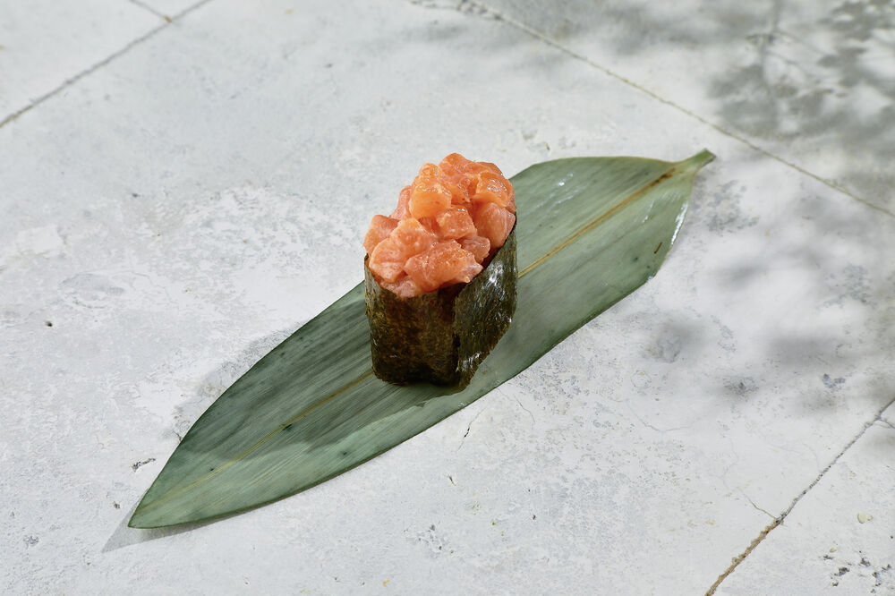 Spicy salmon sushi