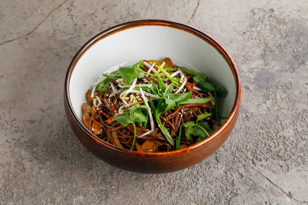 Buckwheat noodles with chicken