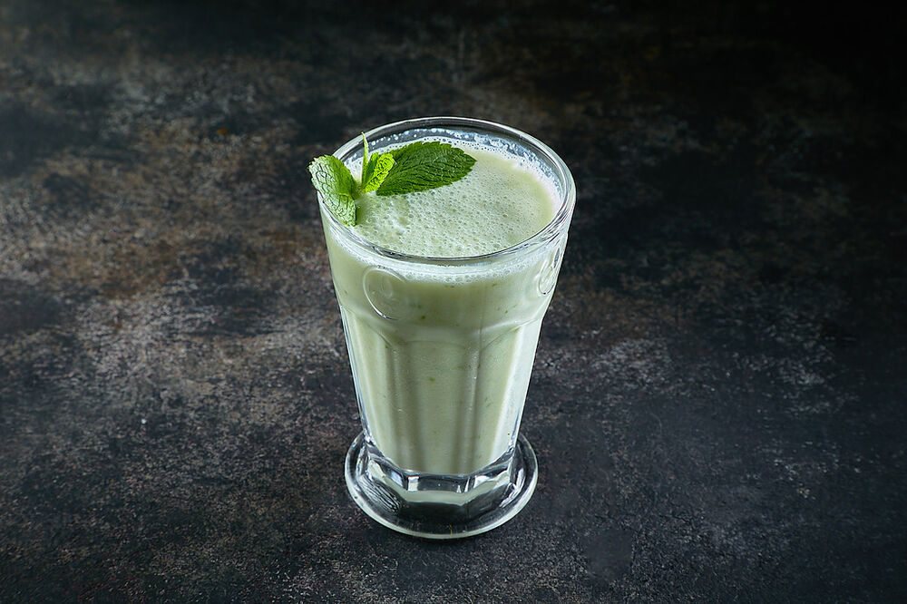 Smoothie spinach pear