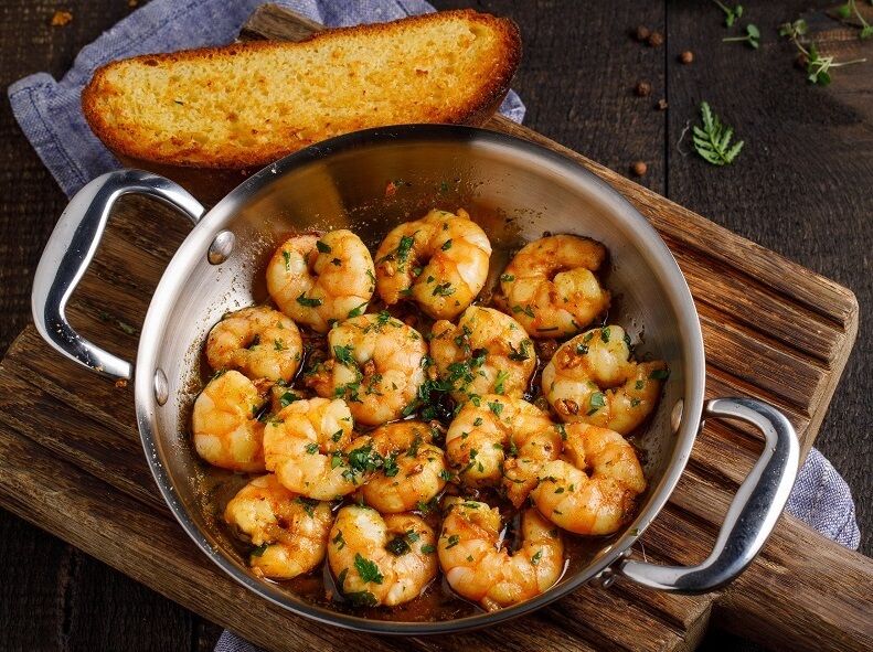 Fried shrimps with garlic and Georgian spices