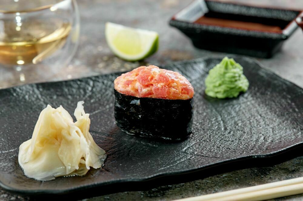 Spicy tuna sushi