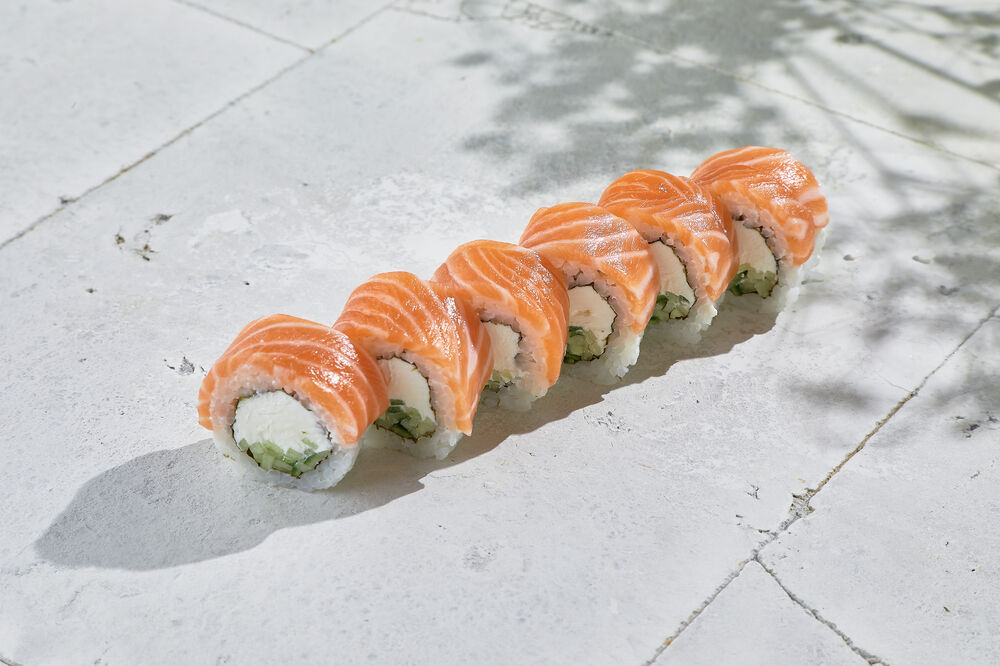 Philadelphia roll with salmon