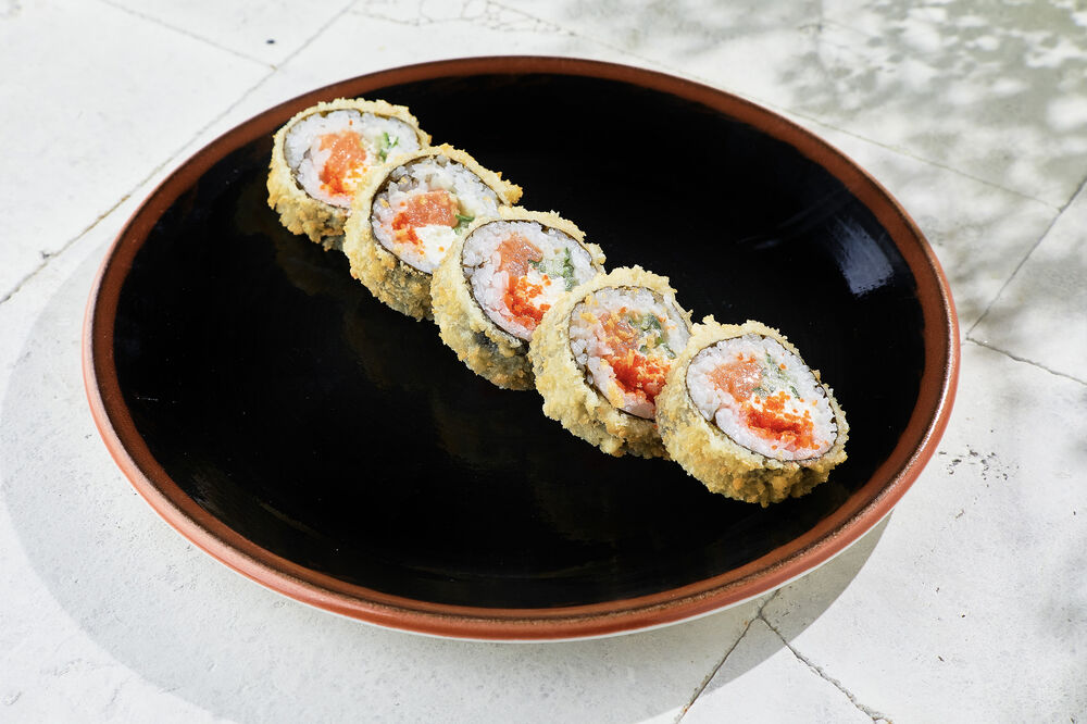 Tempura roll with salmon