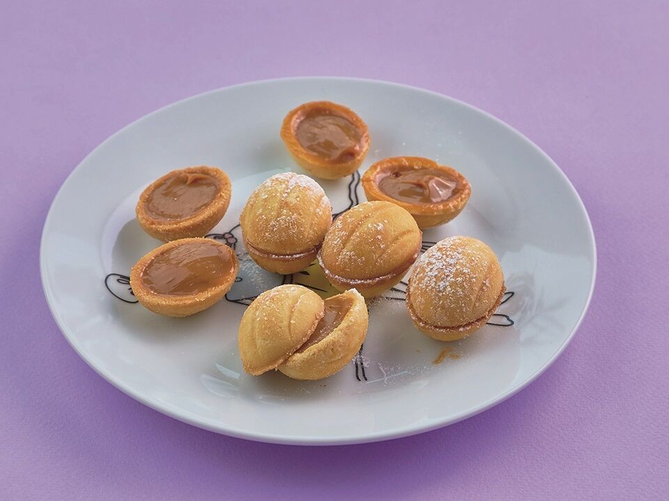 "Nuts" with boiled sweet condensed milk