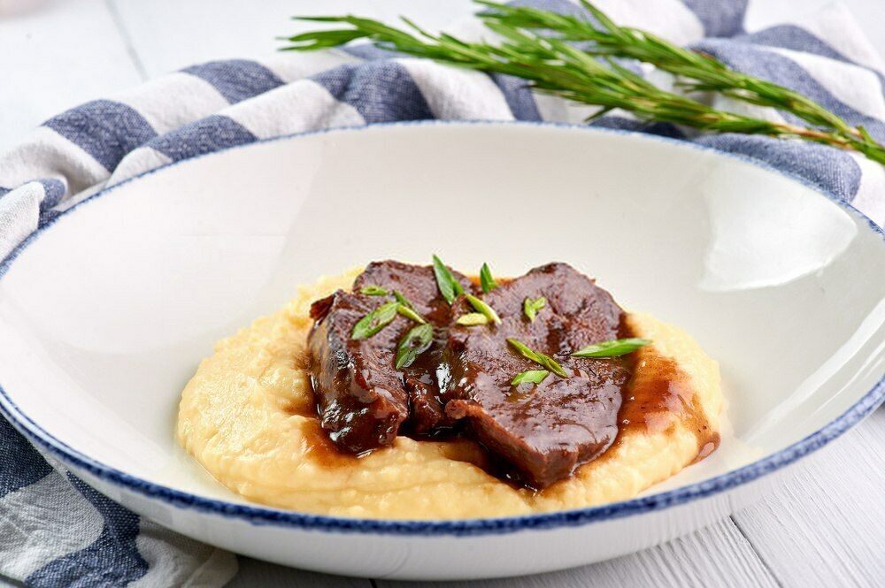  Veal cheeks with puree