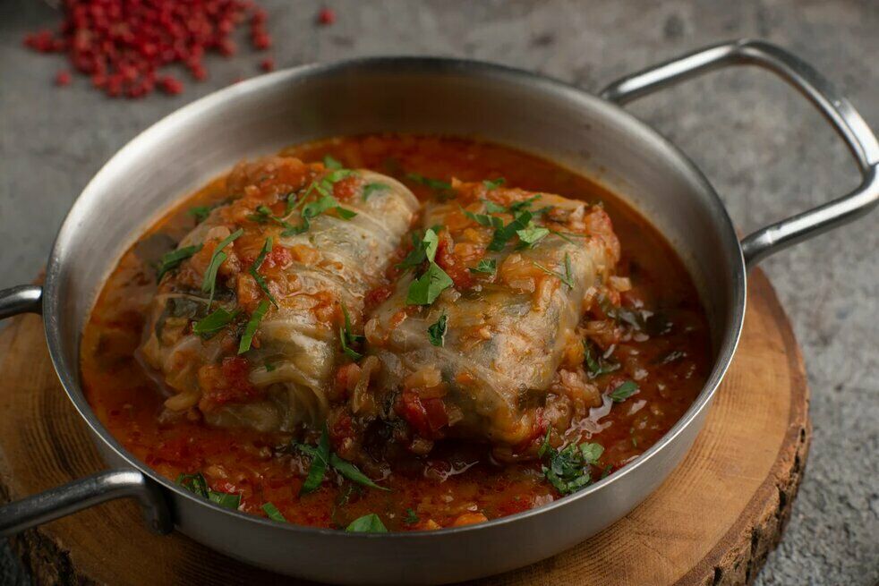 Vegetable cabbage rolls with beans