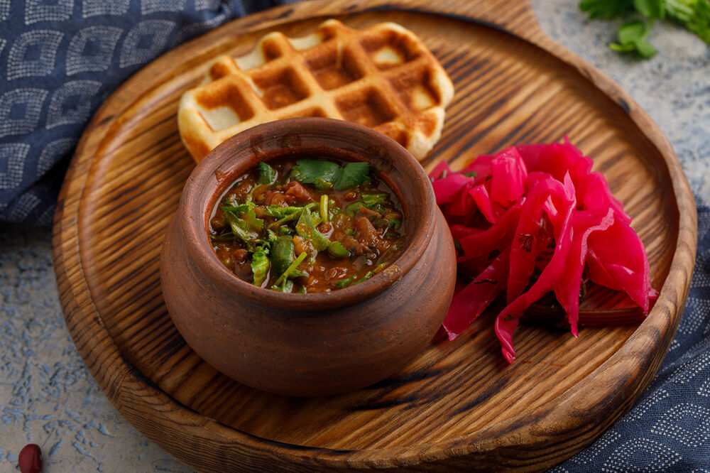 Kakhetian lobio with mchadi waffles
