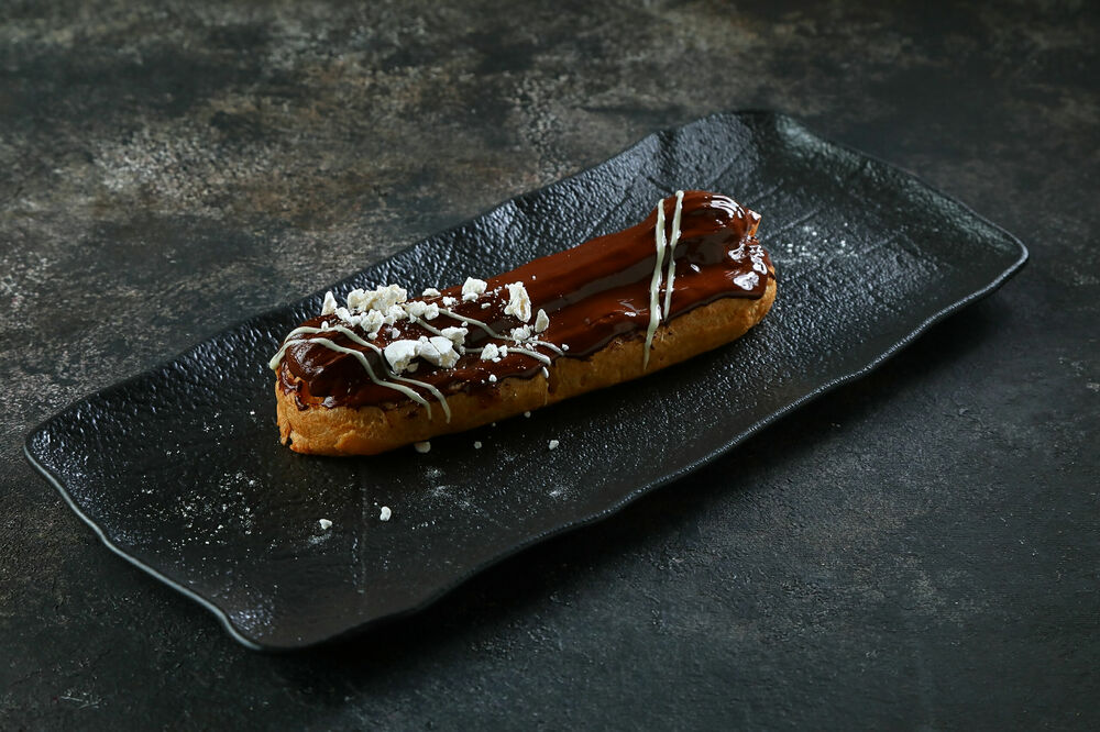 Chocolate eclair