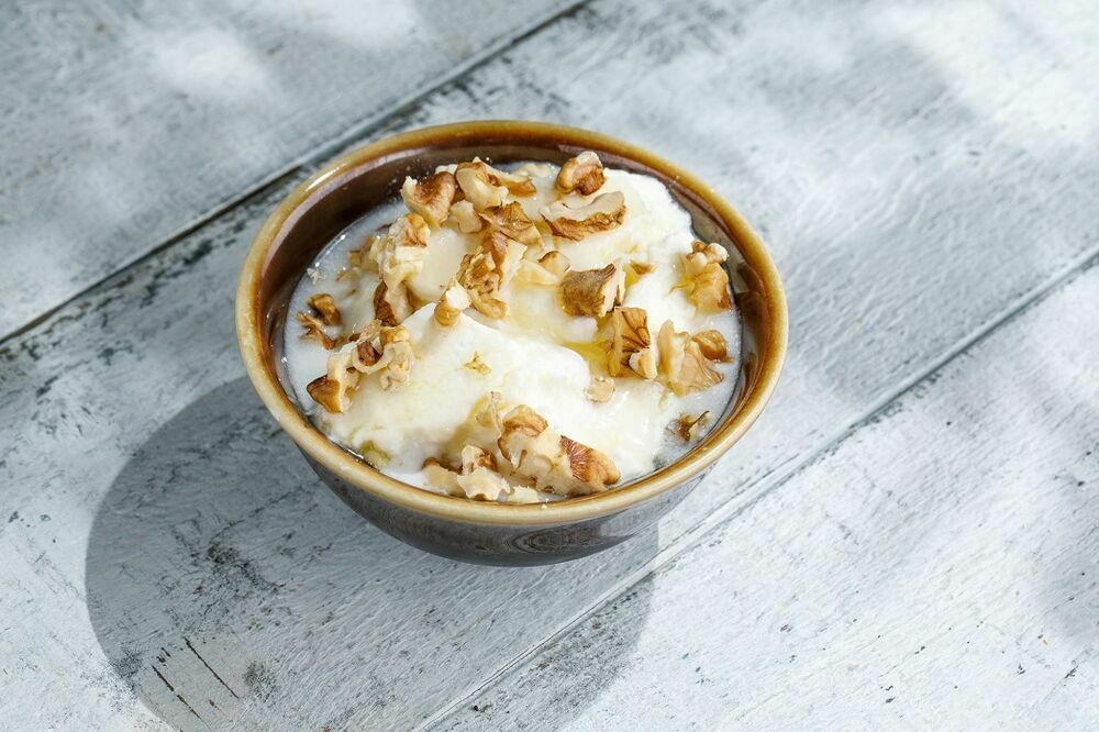 Matzoni with walnut and honey