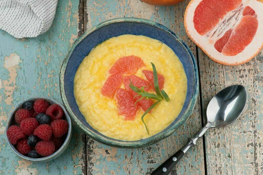 Rice porridge with grapefruit and mango sauce