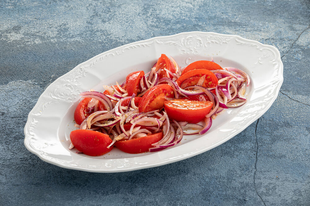 Tomatoes with Crimean onions
