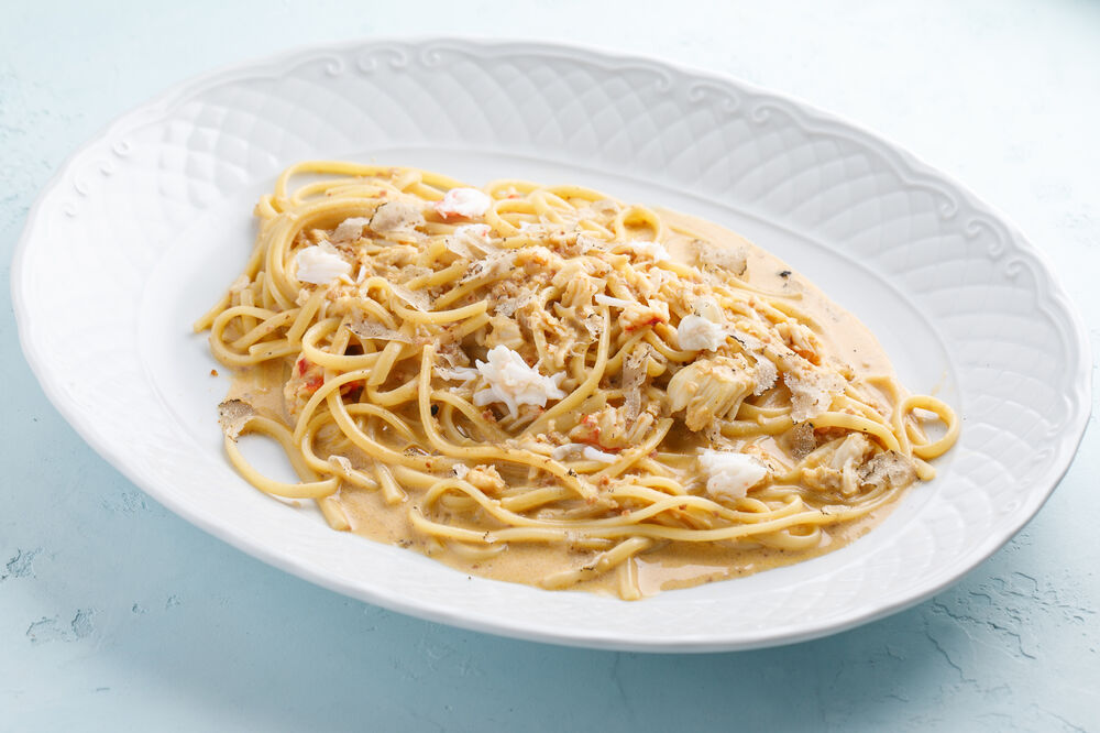 "Carbonara" with crab and black truffle