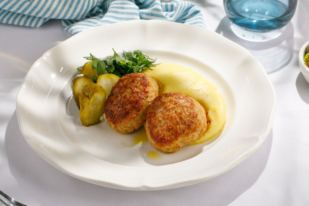 Chicken cutlets with mashed potatoes