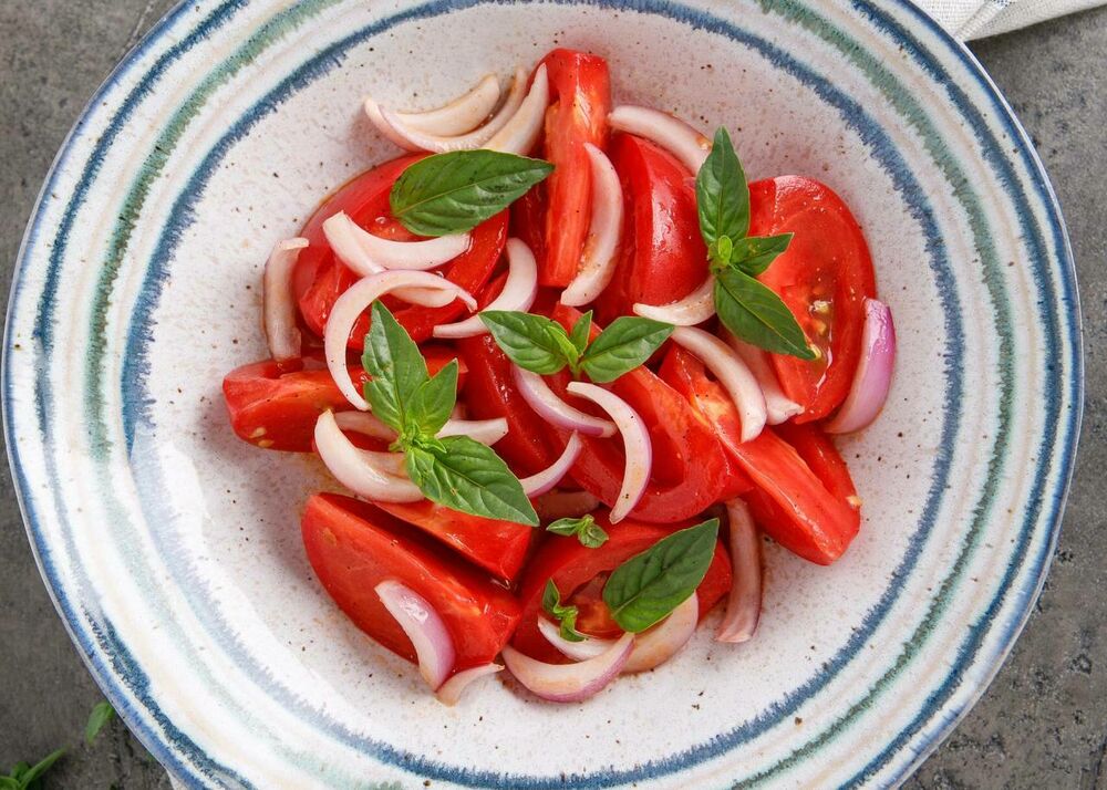 Salad with Baku tomatoes and Crimean onions