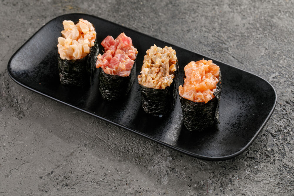 Spicy mini sushi combo