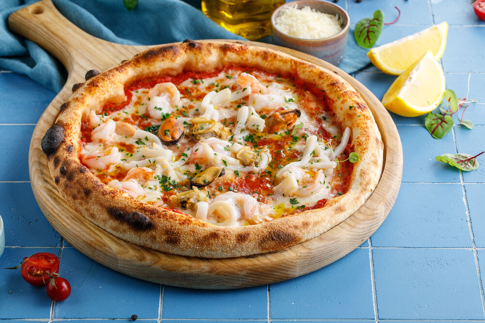  Pizza with seafood