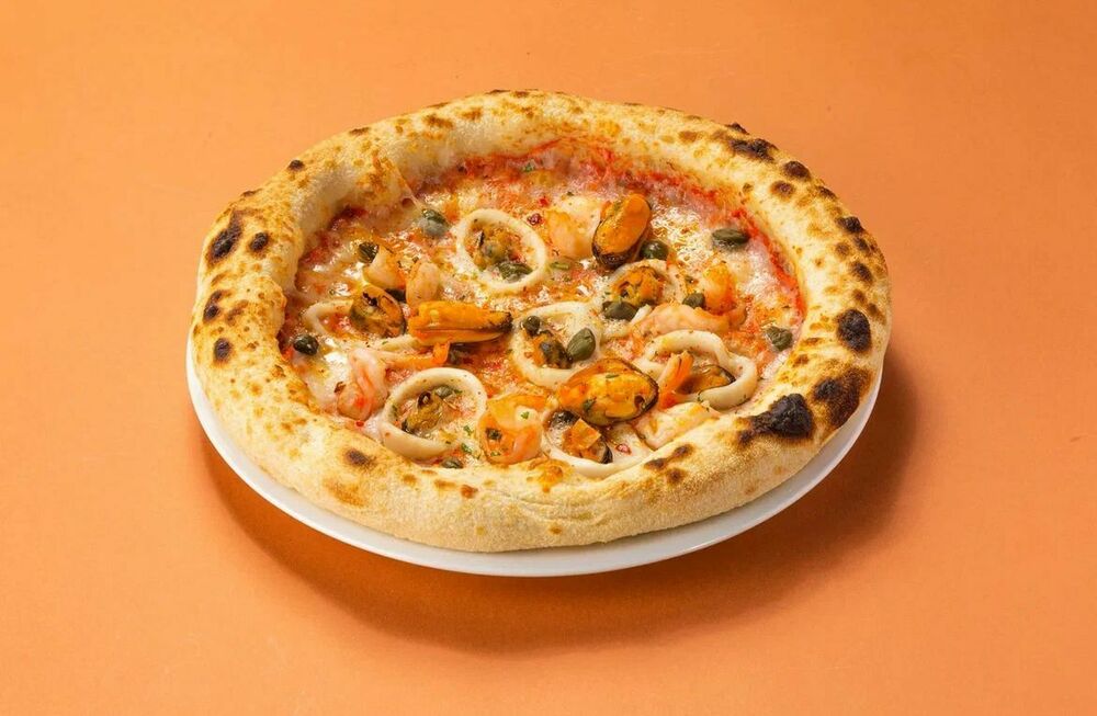  Pizza with seafood